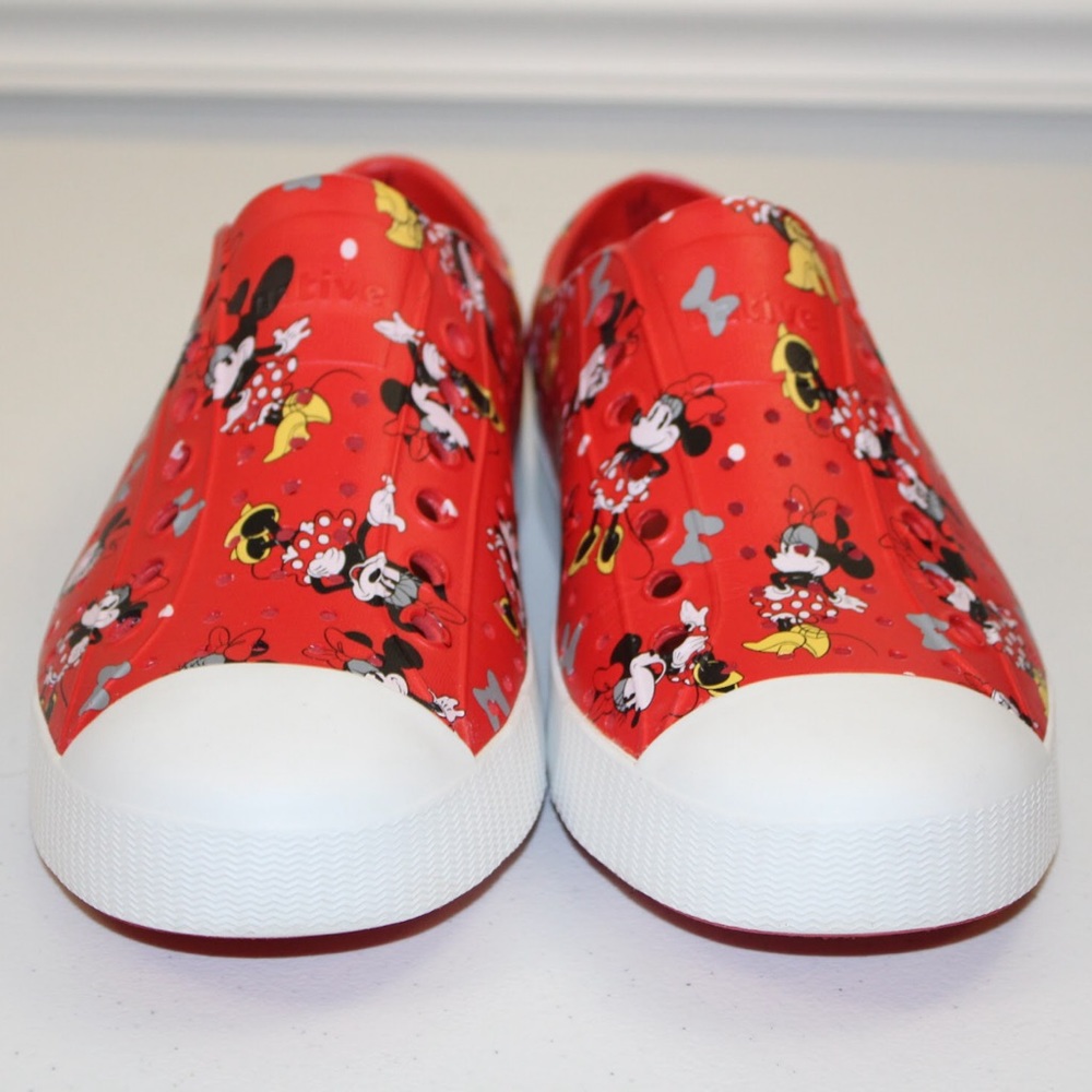 Native x Disney - Jefferson red Minnie Mouse shoes, size 9 women